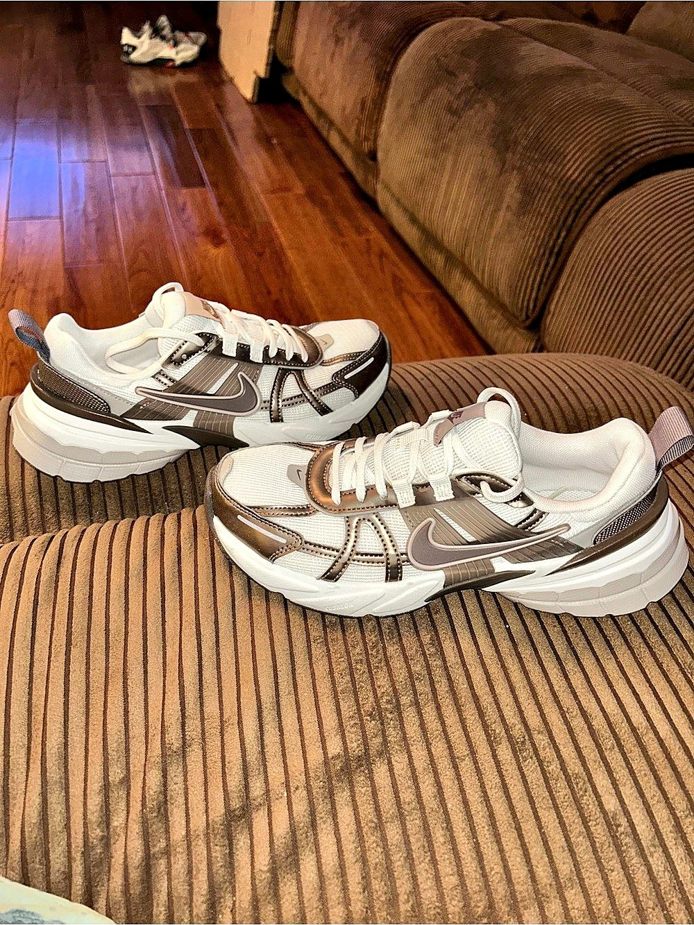 🤎🤍Women’s Nike V2K Run Mink Brown Sneakers